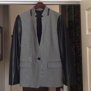 Women’s Blazer, Loose fitting.
